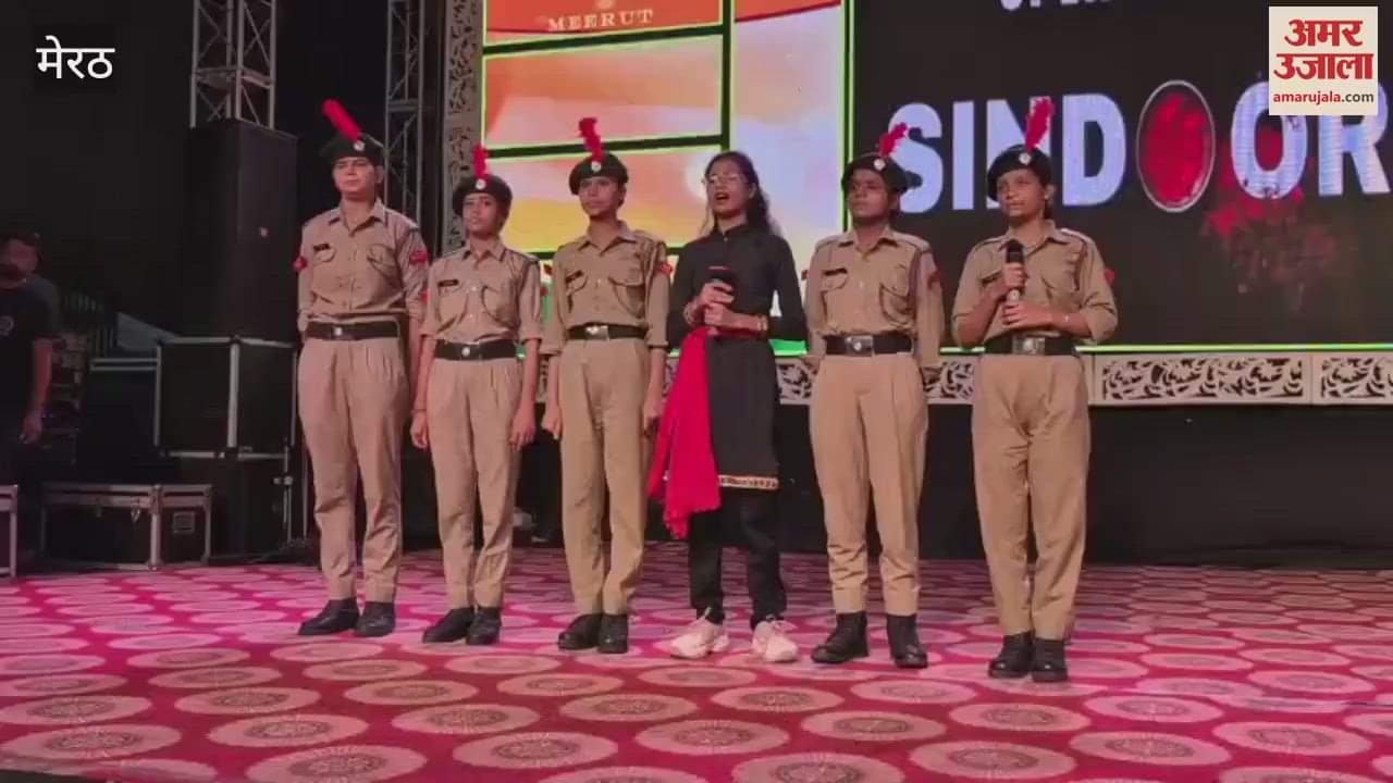 Students of Ismail National Inter College gave a presentation in Patel Mandap of Nauchandi Mela Sthal