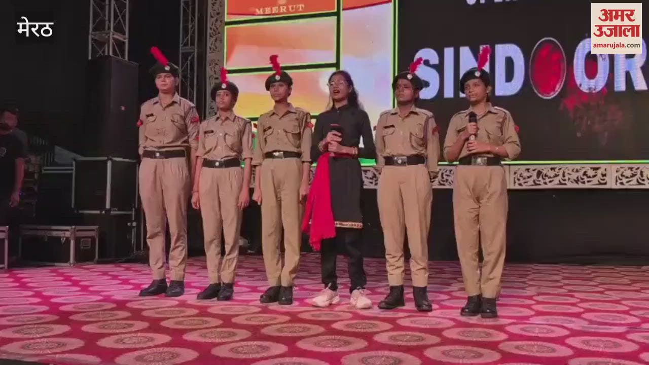 Students of Ismail National Inter College gave a presentation in Patel Mandap of Nauchandi Mela Sthal