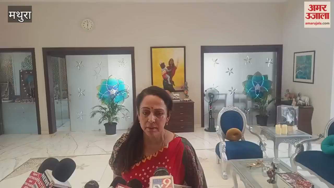 Women submitted memorandum to MP Hema Malini in protest against Bankebihari corridor