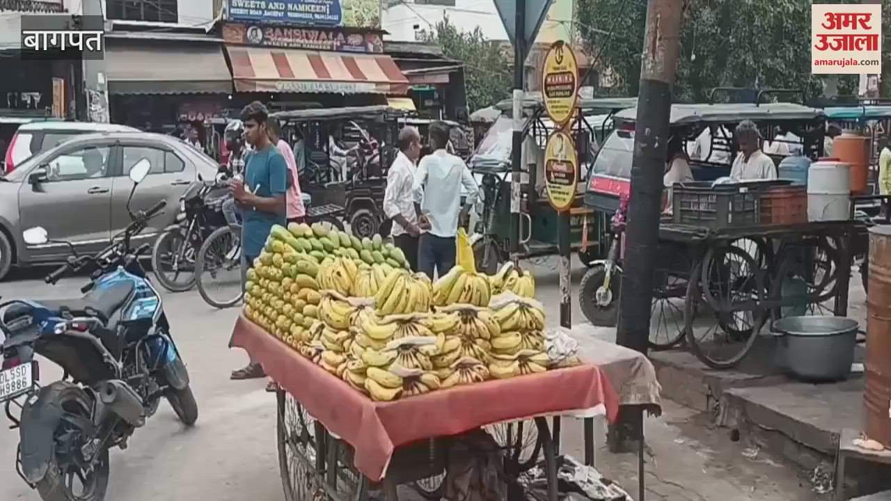 When a mango seller went to urinate in Baghpat, a thief stole money from his cashbox
