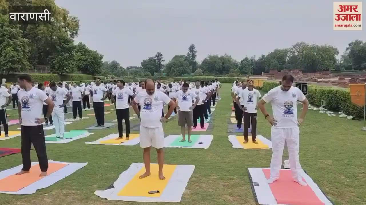 CRPF team practiced yoga and explained the benefits of pranayama