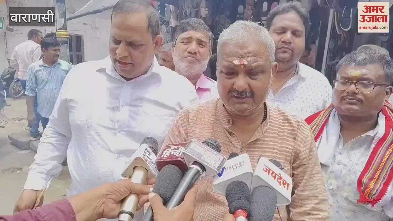 Protest against film Sitare Zameen Par in Banaras, Aamir Khan effigy burnt