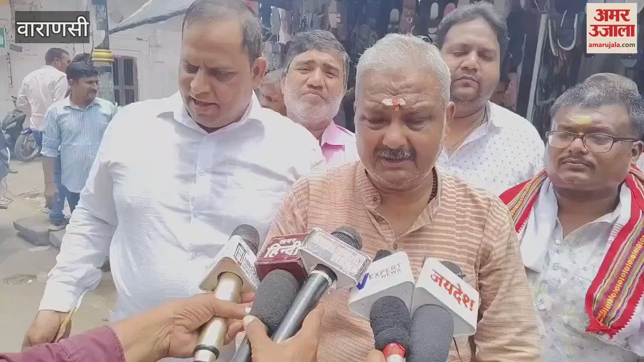 Protest against film Sitare Zameen Par in Banaras, Aamir Khan effigy burnt