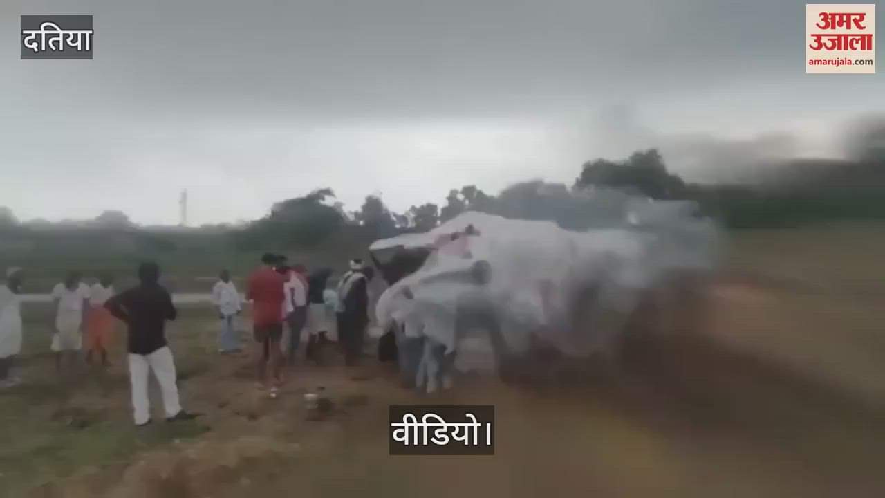 The pyre kept getting wet…the last rites were performed under the tarpaulin