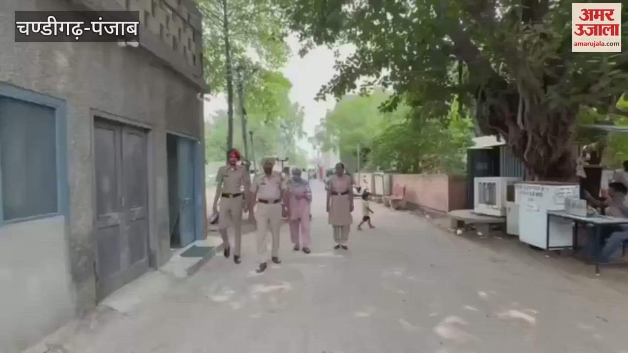 Woman smuggler arrested with 290 grams of heroin and drug money in Moga