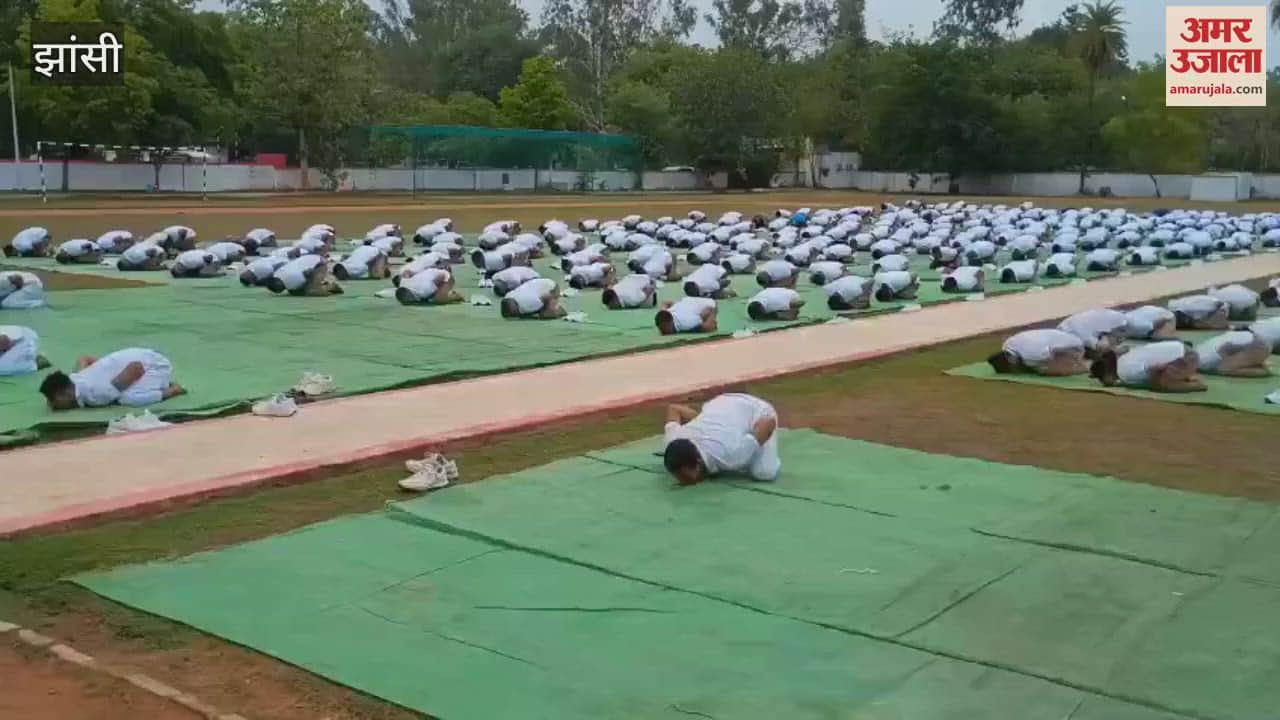 In Jhansi Lalitpur also people did yoga to stay healthy