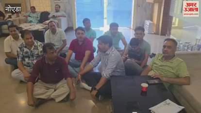 Residents upset over non-registration of Greater Noida West staged a sit-in protest