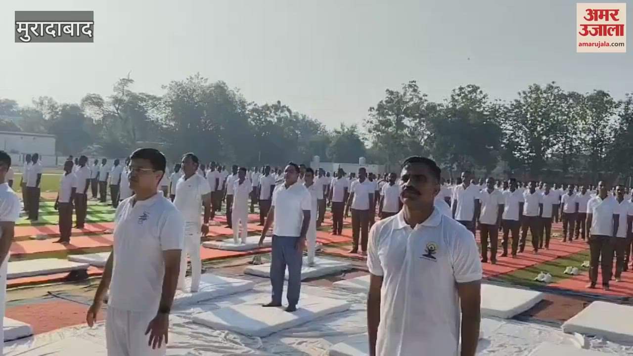 Policemen practiced yoga in Moradabad Police Line on Yoga Day