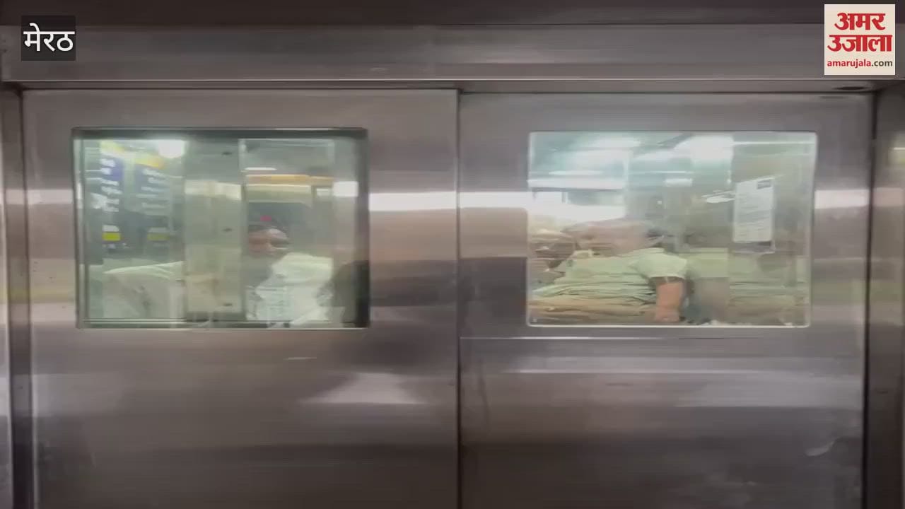 Meerut: Lift of Hari Apartment closed with a jerk, child and two elderly people trapped