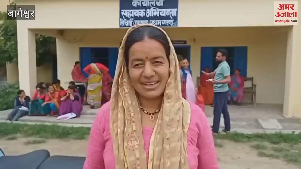 Angry women protested in the irrigation department office in garur bageshwar