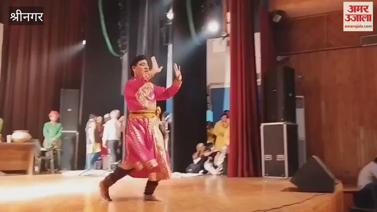 Punjabi music resonated in Kashmir, Kashmiri students danced to the songs of Mohammad Irshad