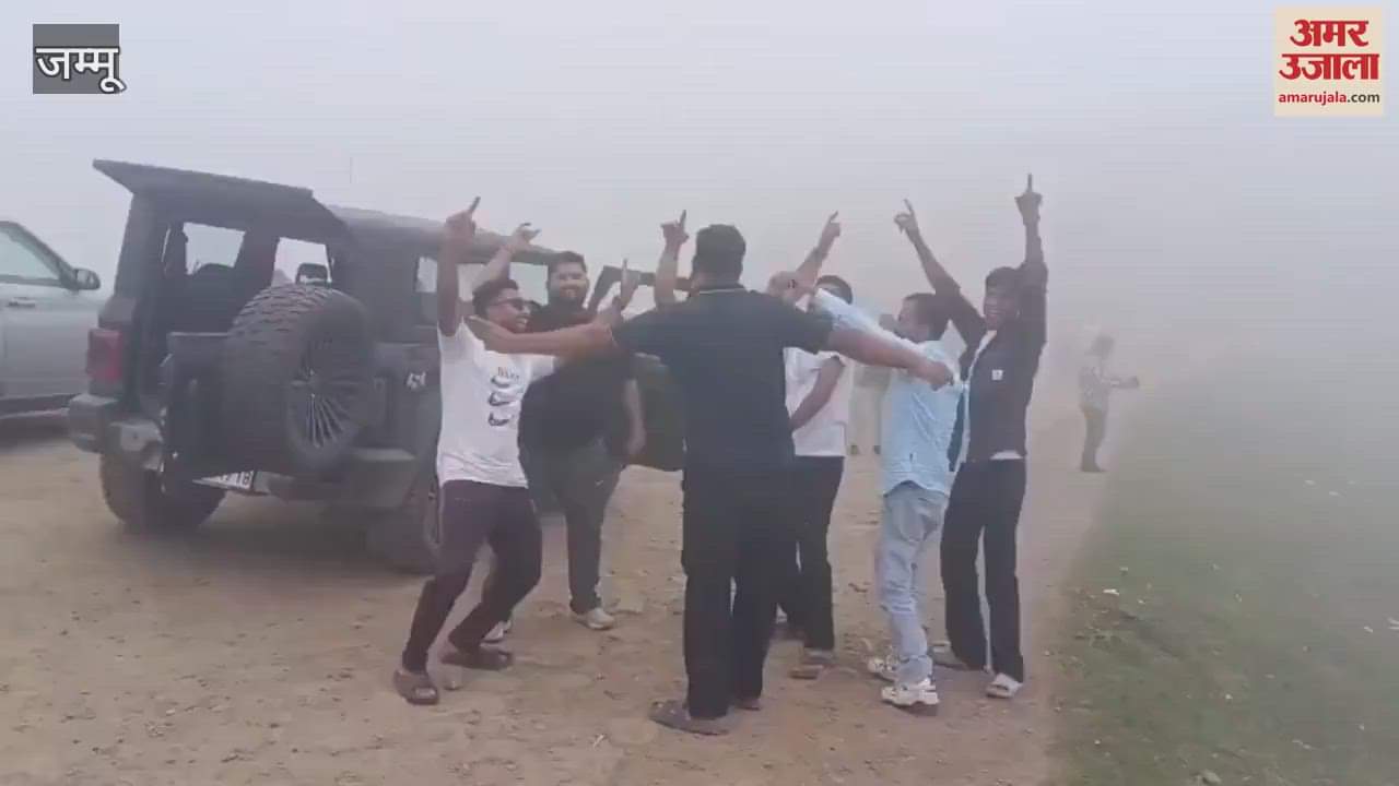 Tourists from all over the country reached the misty valleys of Nathatop and enjoyed the beautiful views