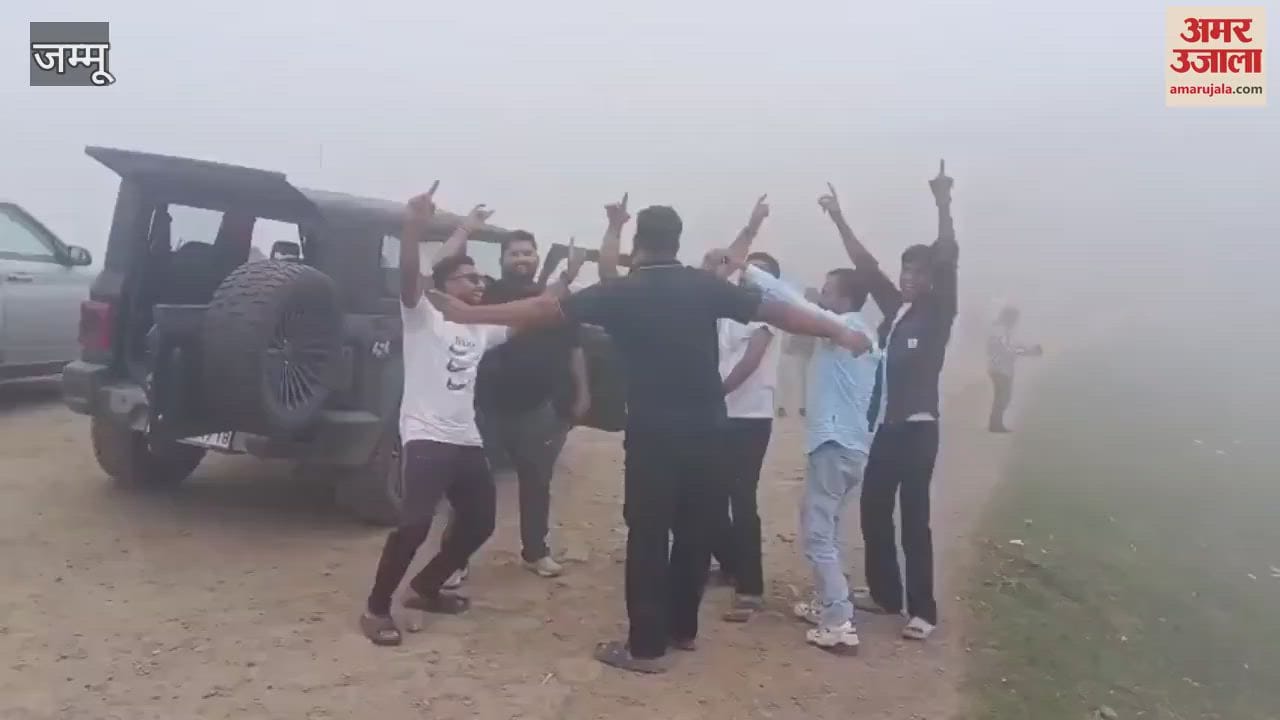 Tourists from all over the country reached the misty valleys of Nathatop and enjoyed the beautiful views