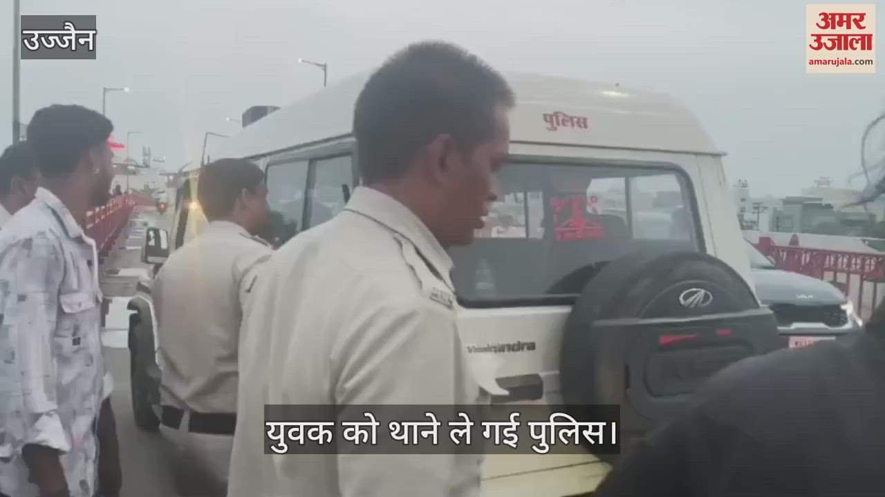 Zero Point Bridge suicide point in Ujjain! even on Sunday one person stopped from jumping