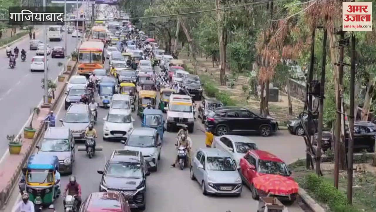 jam in front of Collectorate on Hapur Road