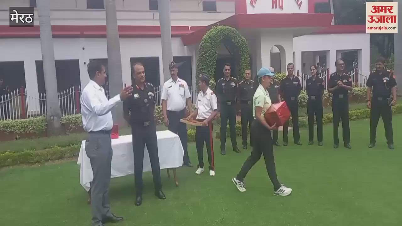 Meerut: Players honoured.