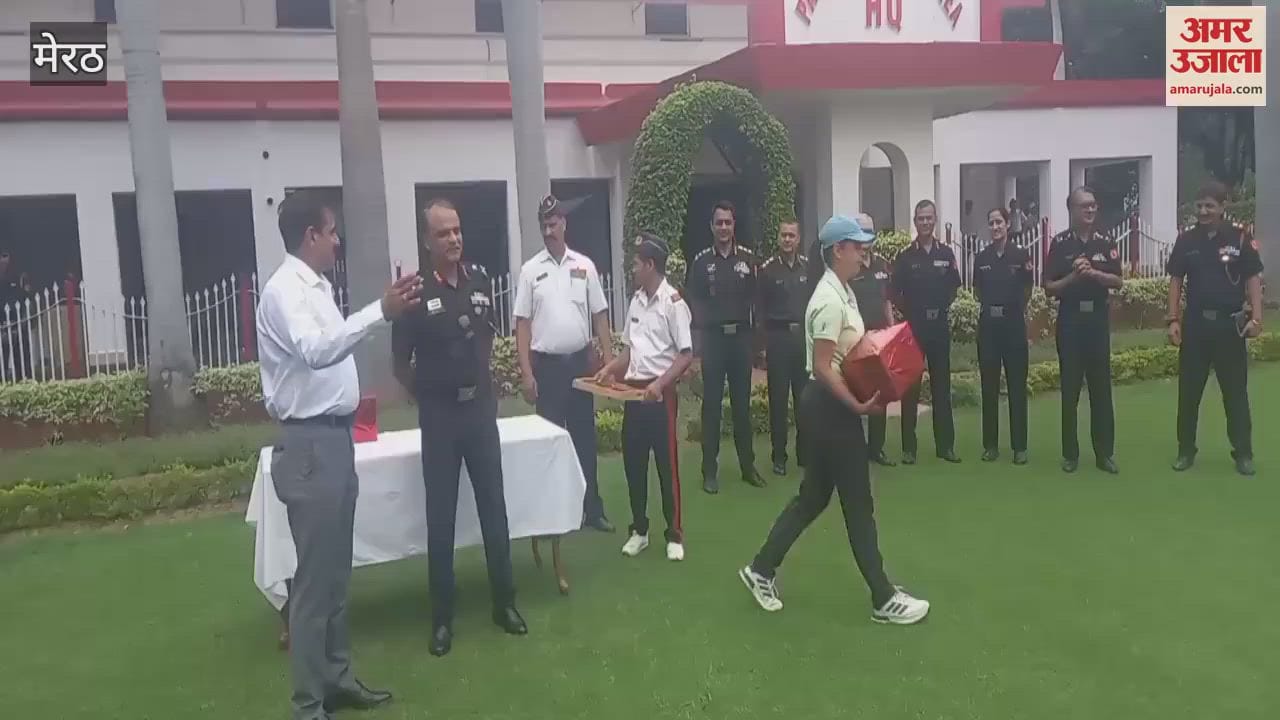 Meerut: Players honoured.