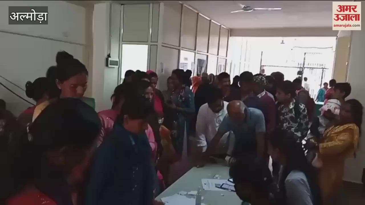 Crowd gathered in district hospital after weekly holiday in almora