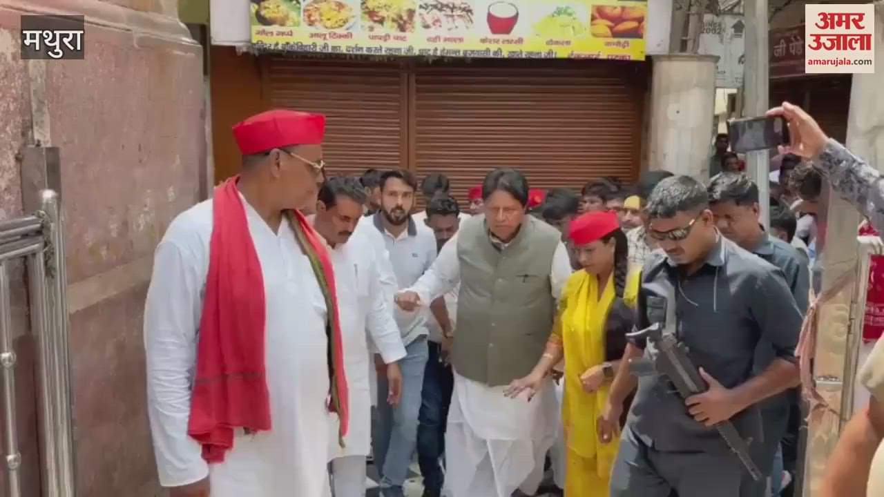 SP chief Akhilesh Yadav supports sevayats of banke bihari temple for protest against corridor and trust