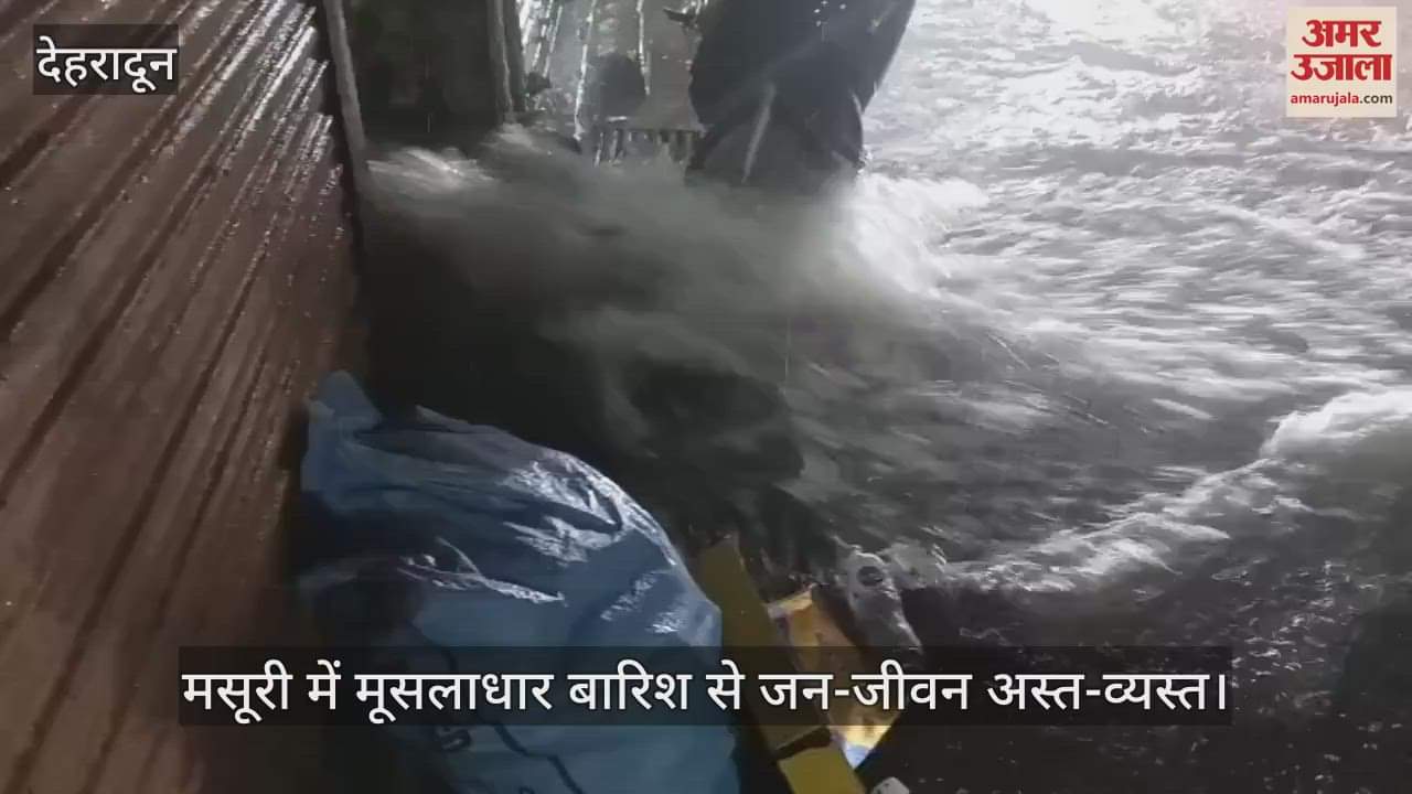 heavy rains in Mussoorie, life is disrupted, water from drains flows on the roads, tourists are troubled