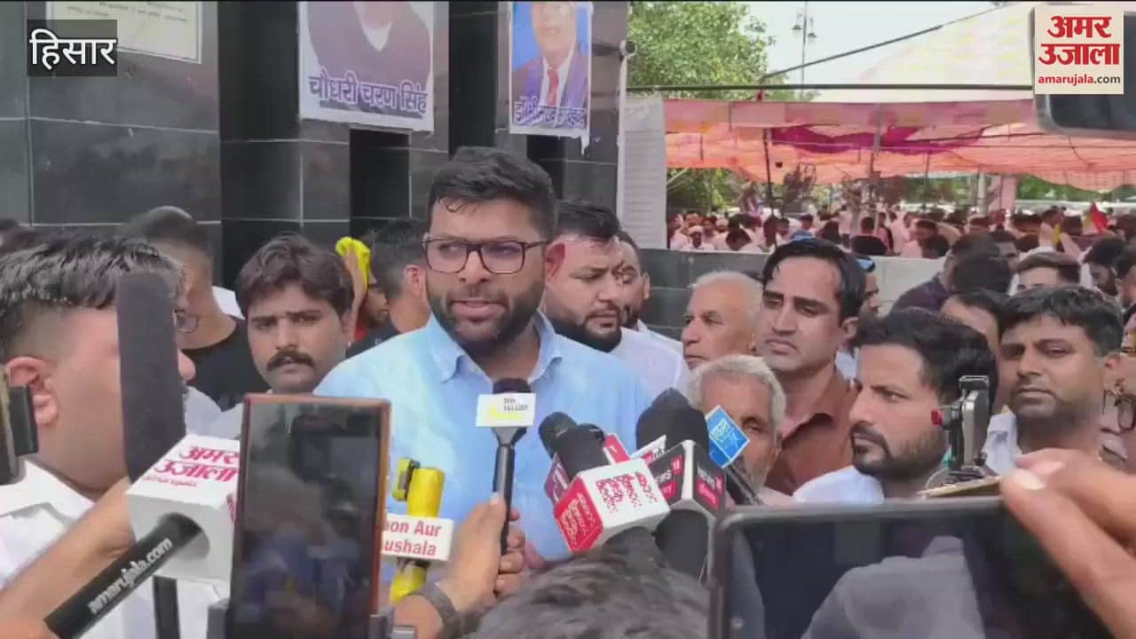 JJP youth state president Digvijay Singh Chautala extended support to the Student Justice Mahapanchayat in Hisar