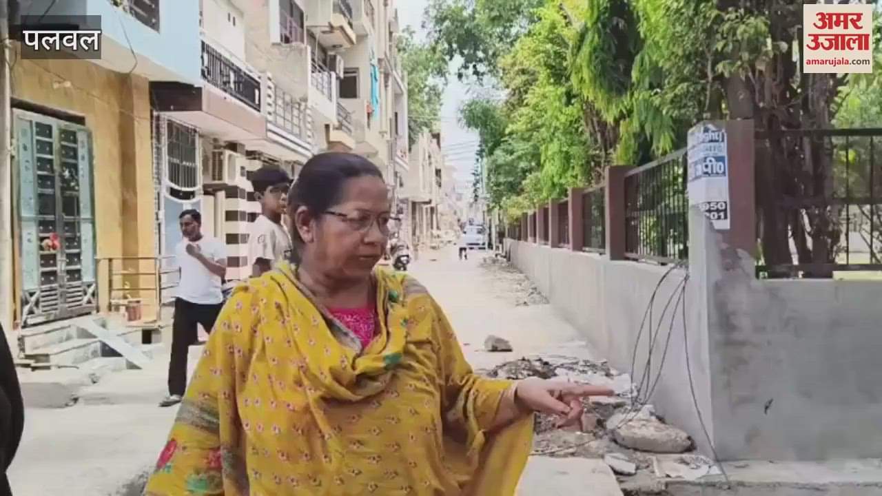 People expressed their displeasure against the negligence of the Municipal Council and the administration in Jawahar Nagar