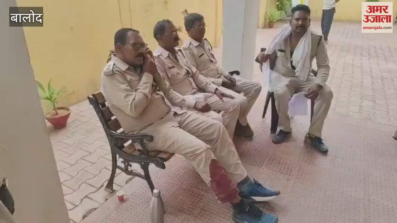 villagers attacked the forest department team with sticks and rods In Balod