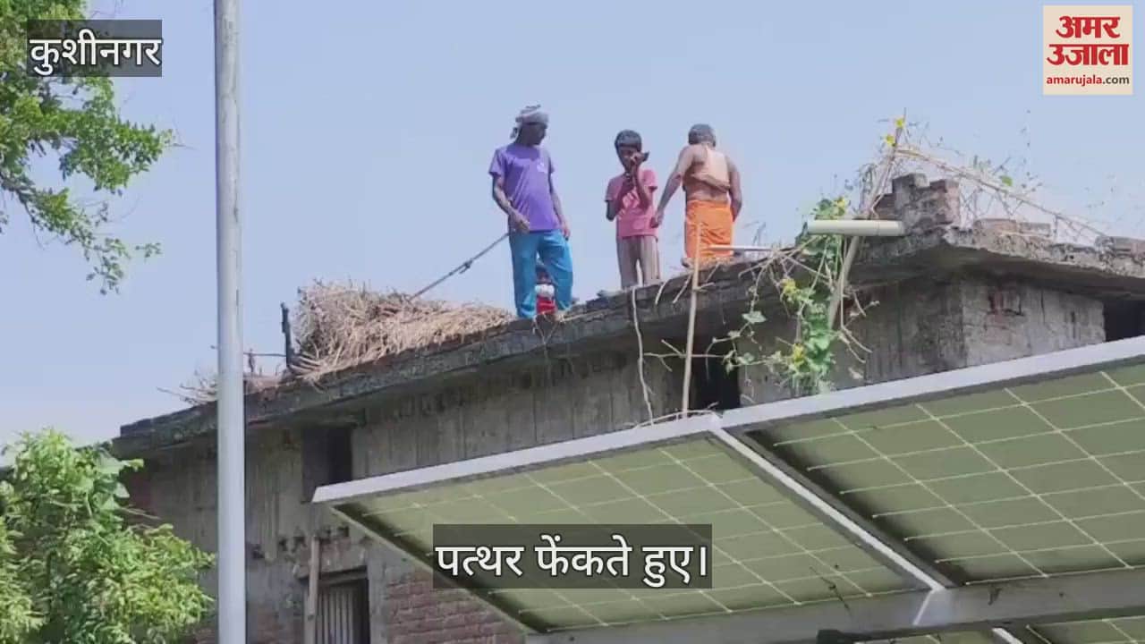 Villagers protested against the employees of Jal Jeevan Mission and threw stones