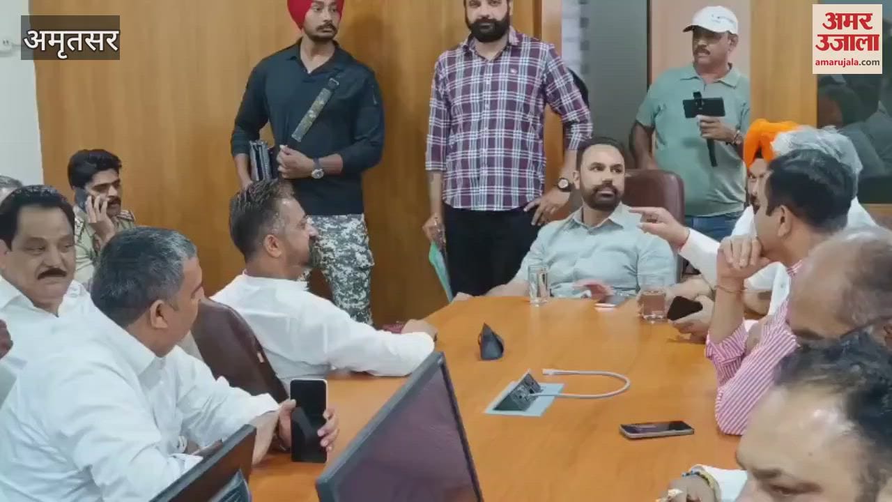 Congress councilors met Amritsar Municipal Corporation commissioner