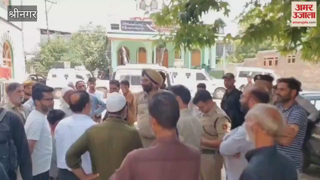 SSP Bandipora Visits Imam Bargahs in Sonawari to Review Muharram Preparations