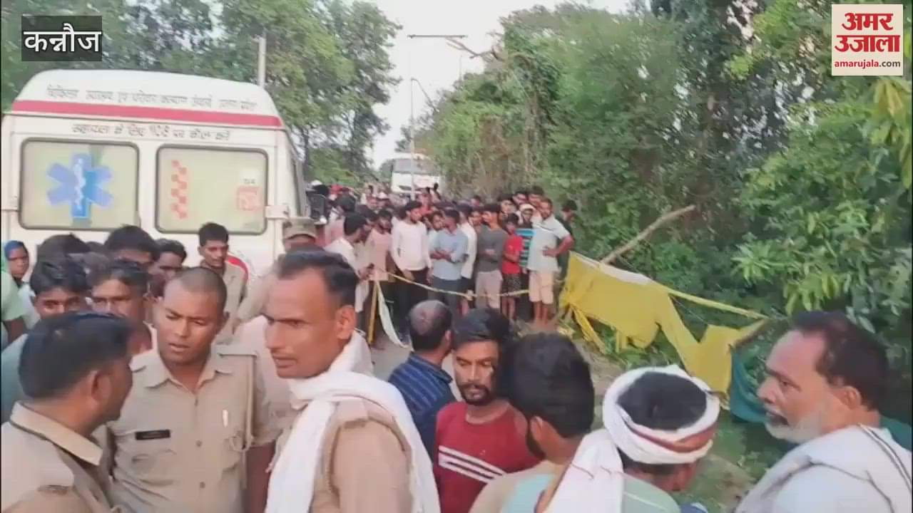 Sand laden dumper trampled two youths, angry villagers blocked the road, vandalized road