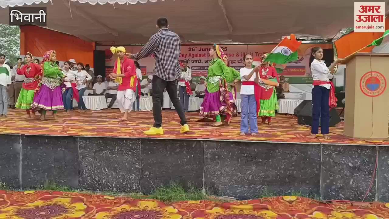 Police personnel could not stop themselves from dancing to Haryanvi songs on the stage during the drug de-addiction campaign in Bhiwani