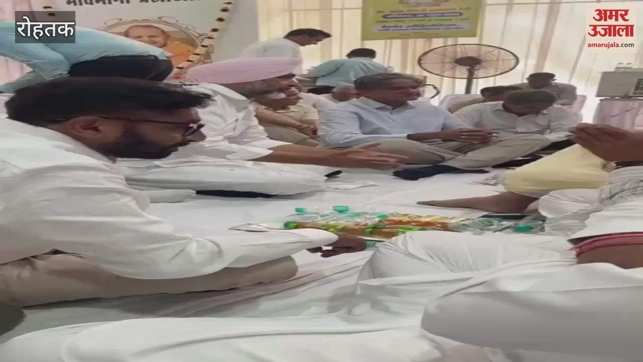 Former Punjab Finance Minister Manpreet Badal and Khap Panchayat reached the residence of the former Finance Minister in Rohtak