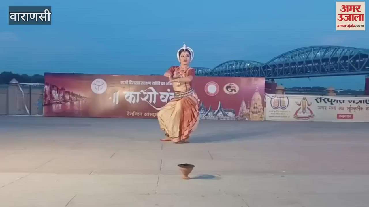 Audience mesmerized by watching Odissi dance on ghats of Kashi