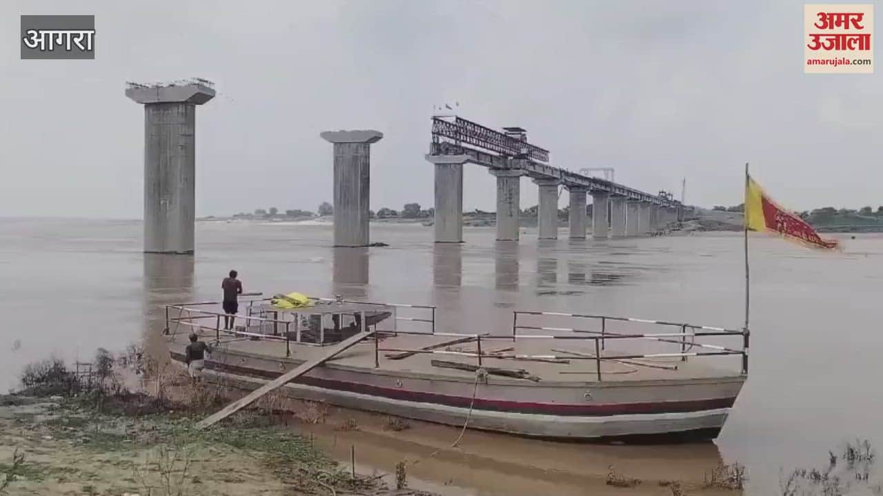 Chambal's water level is continuously rising, motor boat operations stopped