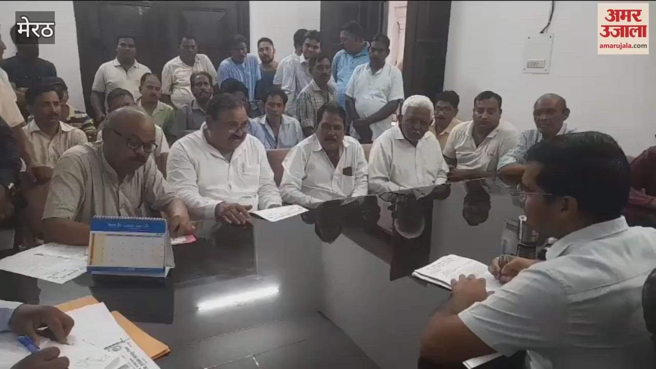Meerut: Representatives of the workers union presented their problems before the Municipal Commissioner