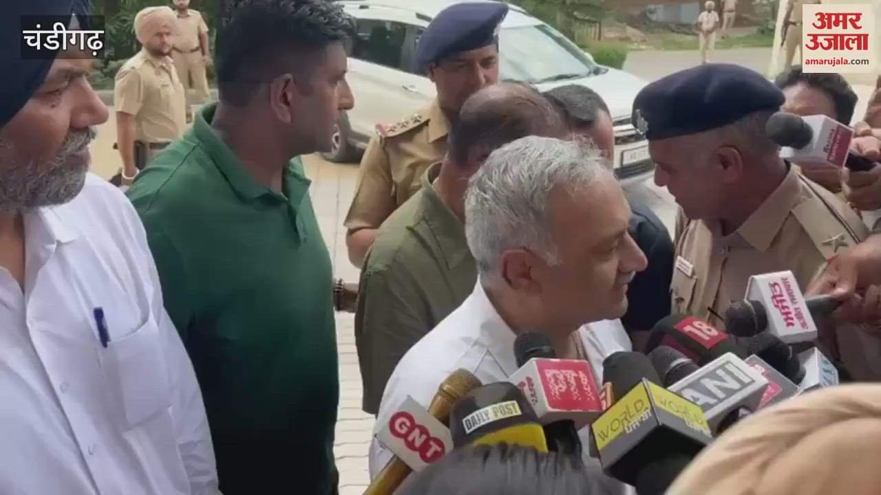 Former DGP Siddharth Chattopadhyay arrived to give statement to Vigilance