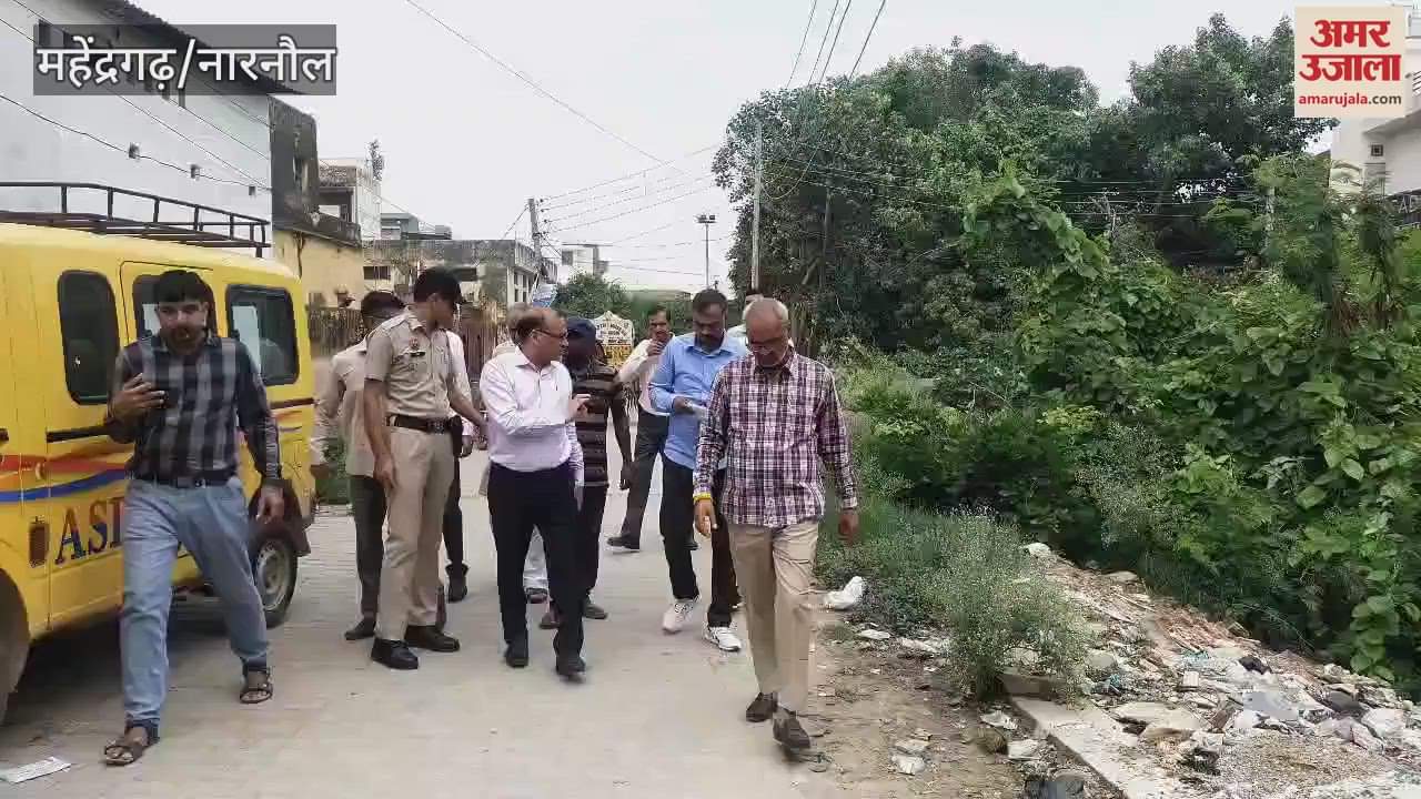 Deputy Commissioner inspected the cleaning of drains in the city In Narnaul