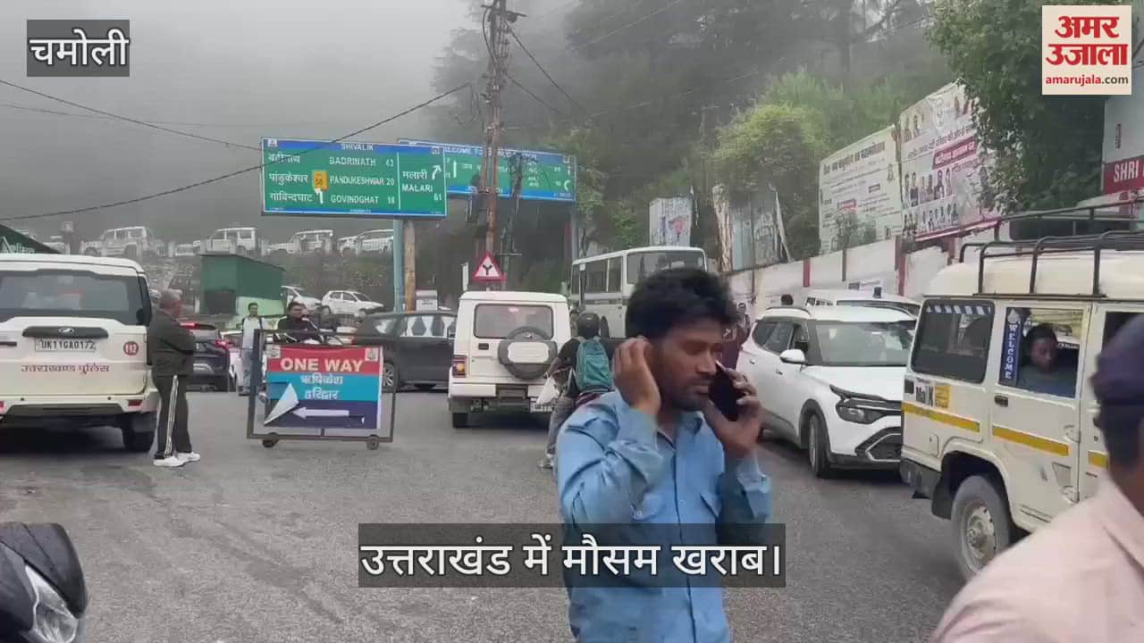 Bad weather in Uttarakhand Travelers coming and going from Badrinath stopped at safe places