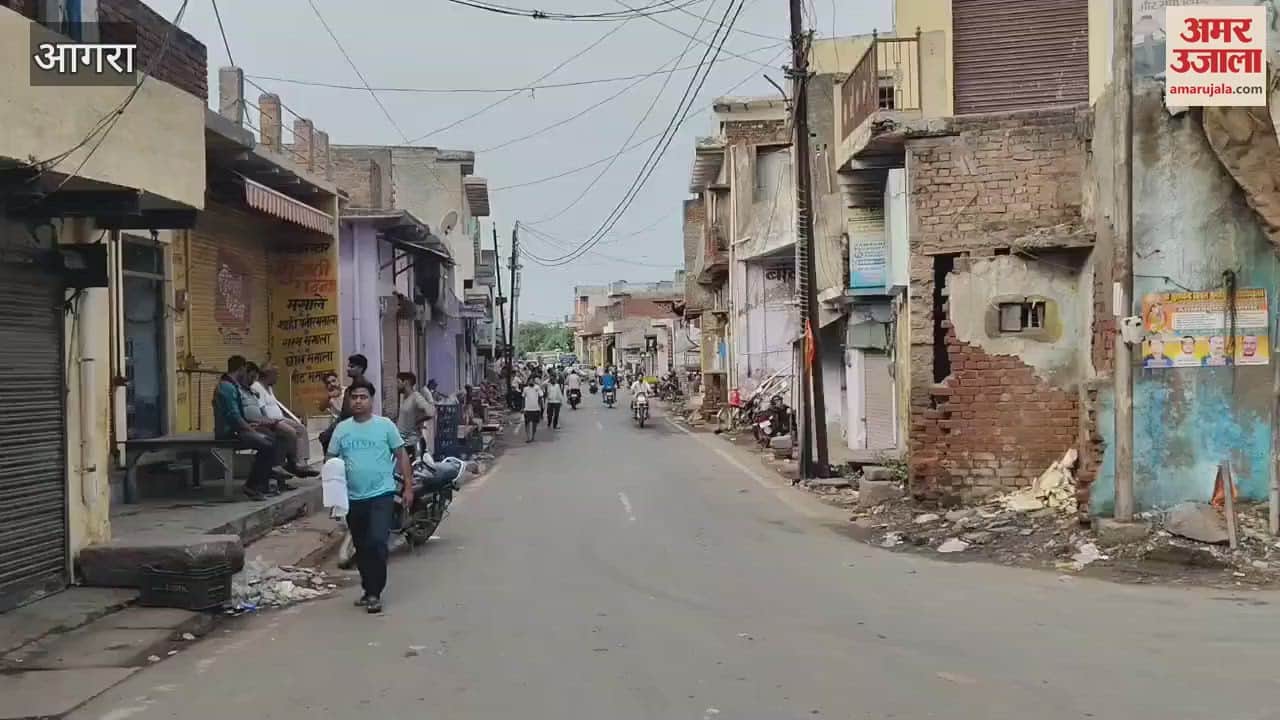 shopkeepers closed market in Agra due to law and order situation problem