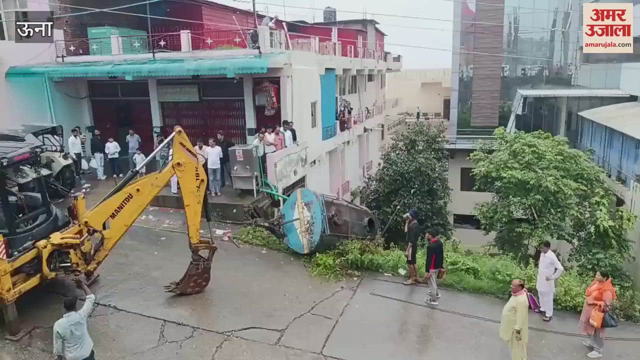 Major accident averted in Chintapurni Water tanker overturned on Talwara bypass