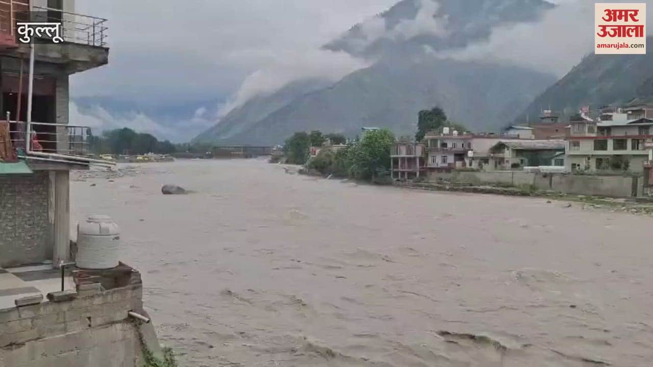Weather has deteriorated again in Kullu light rain is falling