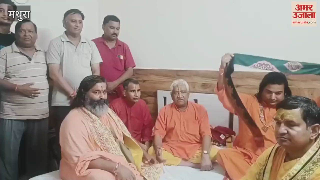 Dinesh Falahari will welcome Pandits of Etawah by silver crown