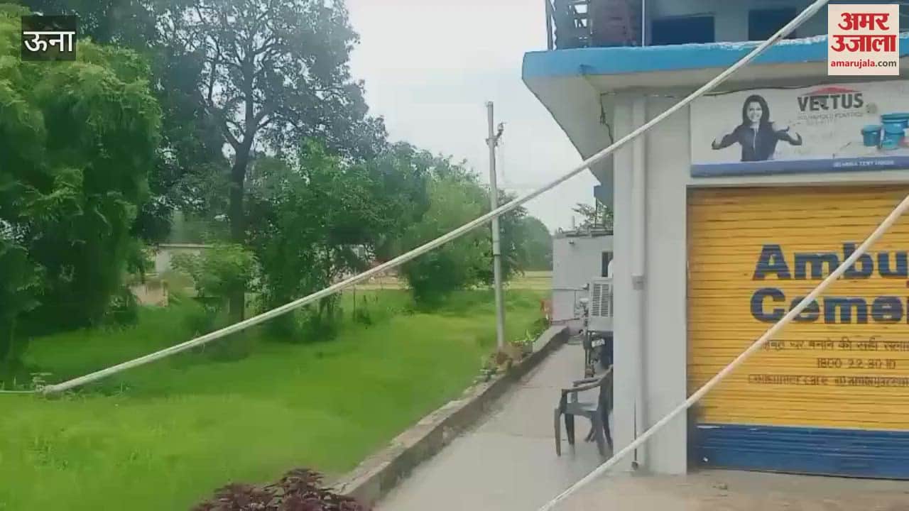 Una Major accident averted in Diyada uncontrolled truck rammed into shop people narrowly escaped