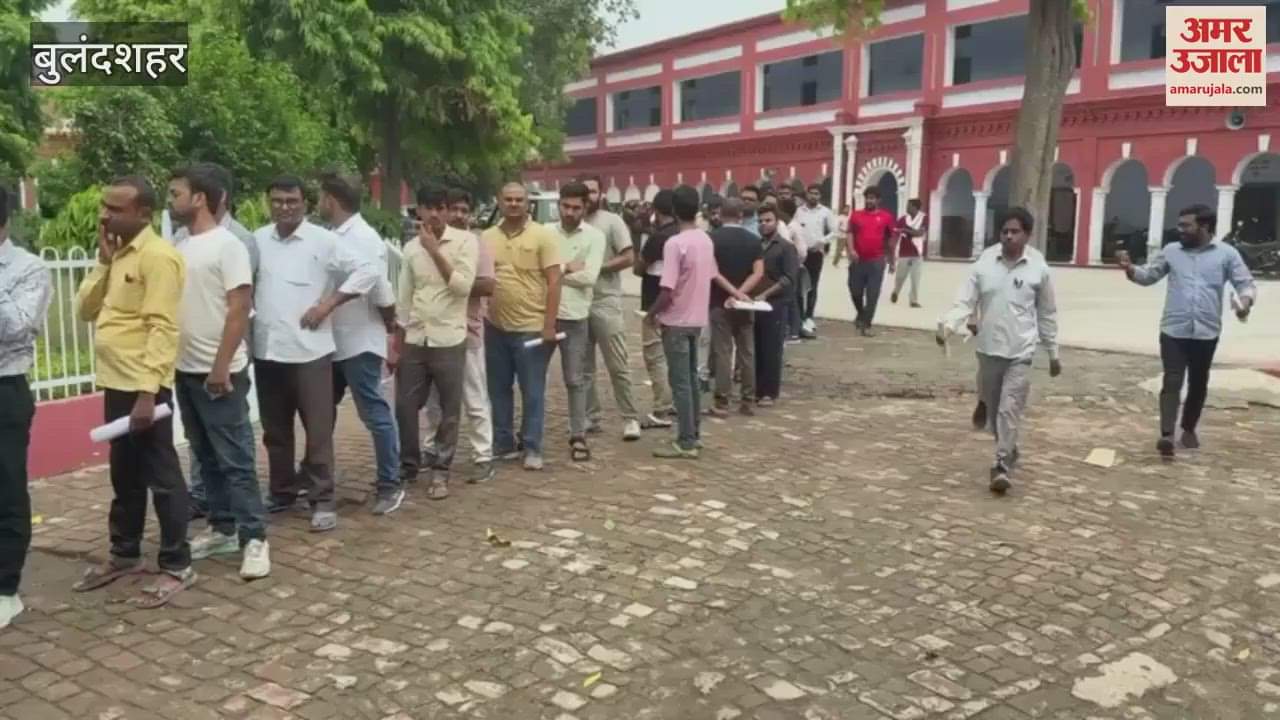 55.8  candidates appeared in written examination of Junior Assistant Junior Clerk in Bulandshahr