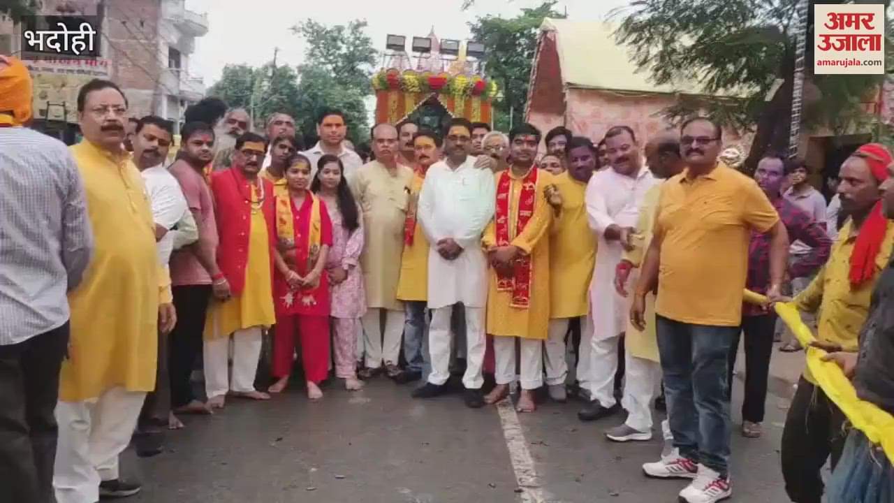 jagannath came out riding on chariot decorated with flowers in bhadohi