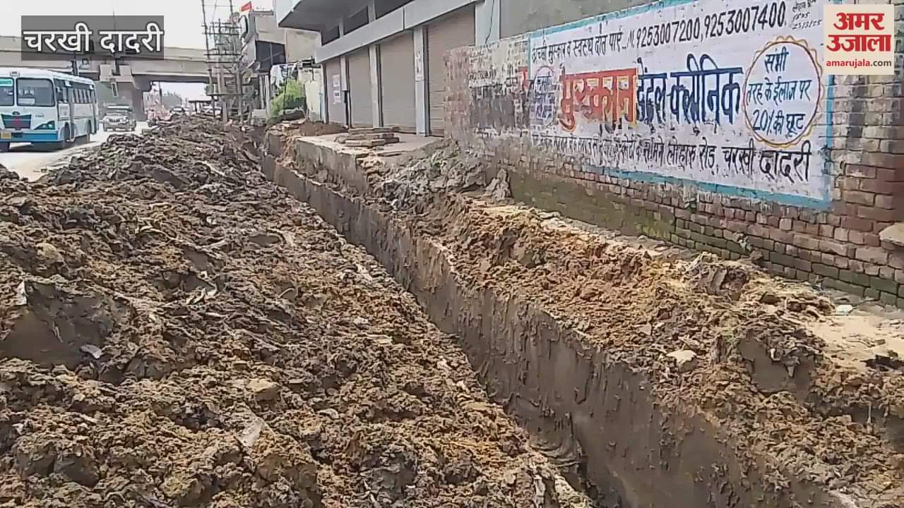 Cleaning of drains for water drainage started from Loharu Chowk in Charkhi-Dadri, the department took cognizance after the news was published in Amar Ujala