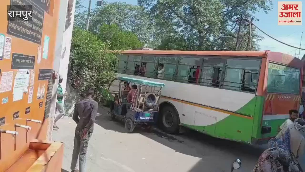 young man jumped from Ram Rahim bridge, fell on the roof of the bus instead of water, got injured