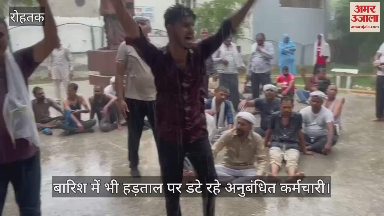 Contract workers remained on strike even in the rain