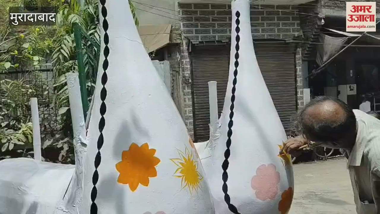 Preparations for Moharram, Mahfooz Ali painting huris in Peer Gaib Mohalla